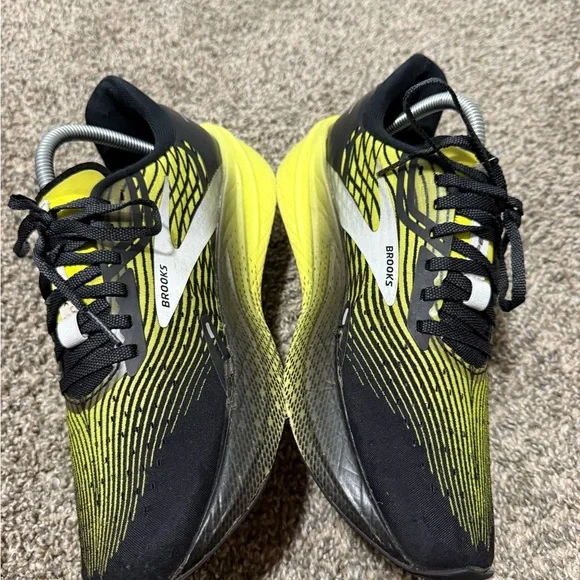 Brooks Hyperion Max Black Yellow Running - Picture 4 of 11
